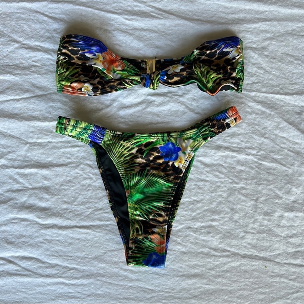 NWT SOMMER SWIM BIKINI SIZE SMALL